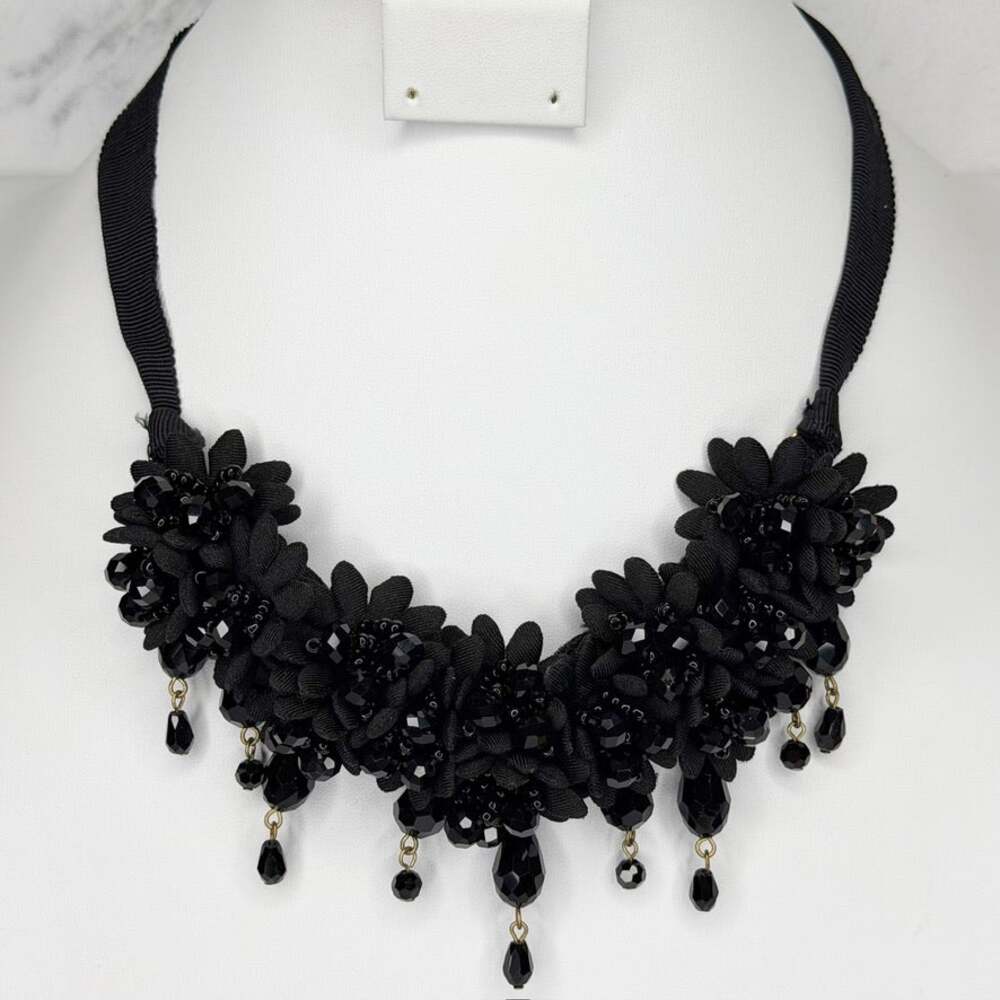 Ann Taylor Black Beaded Flower Ribbon Statement Necklace ✨